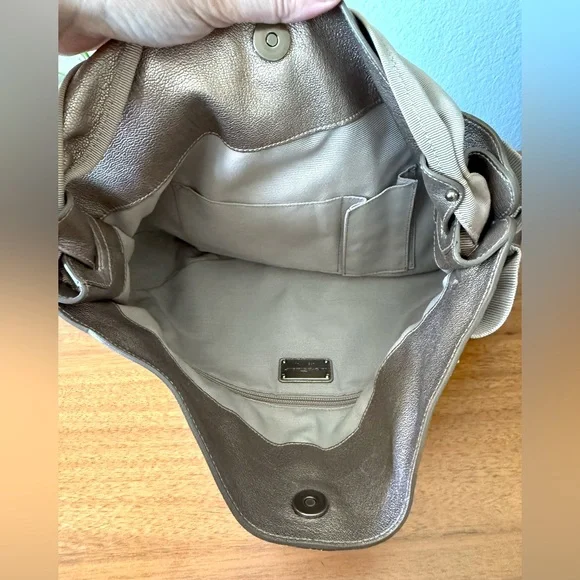 ♦️SOLD♦️ Salvatore Ferragamo Metallic Gold Beige Leather Bow Hobo Bronze Bag - Picture 13 of 16